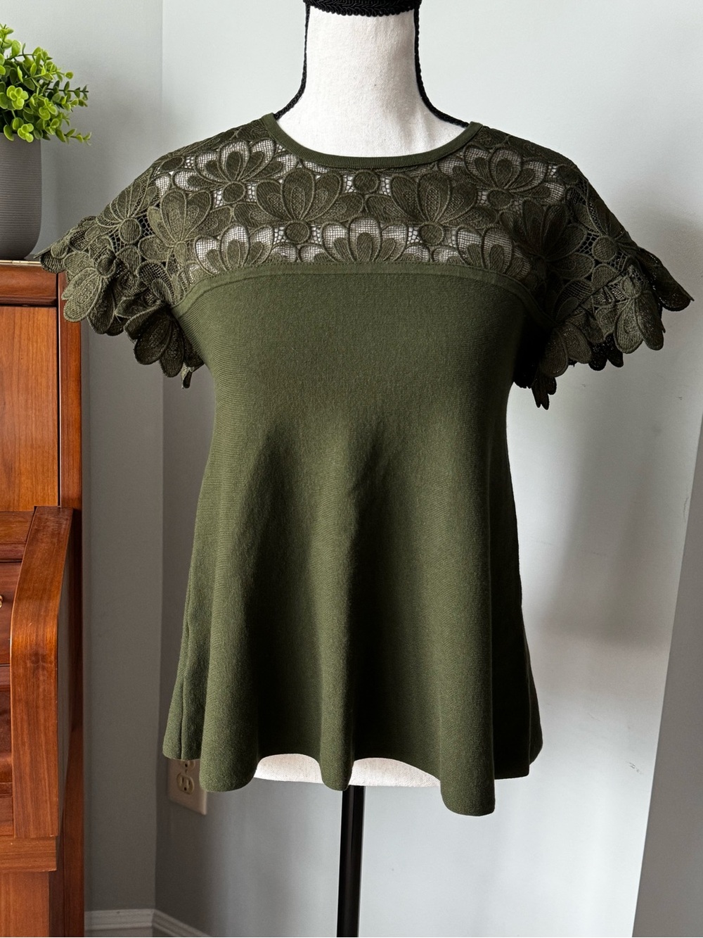 Ann Taylor Dark Olive Green Lace Yoke Top XS Floral Puff Sleeve Office Earthy